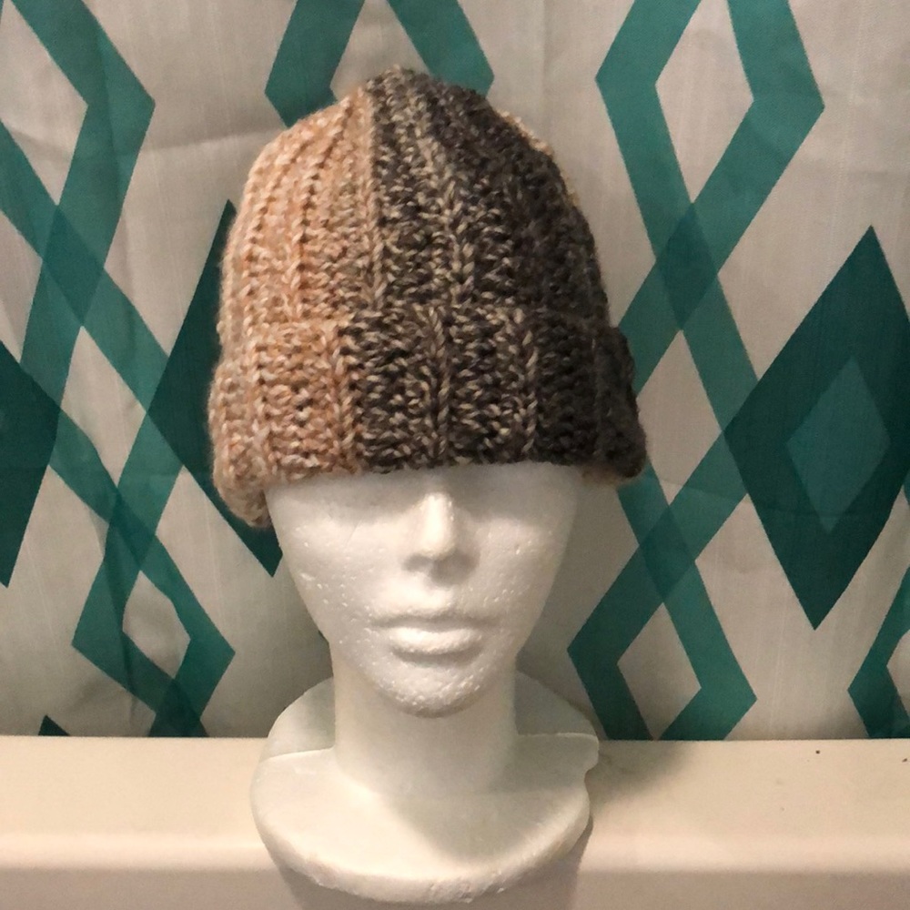 Super cute fall/winter hat - Picture 2 of 4